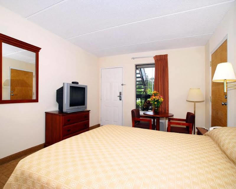 Econo Lodge Inn & Suites Lugoff Exterior foto